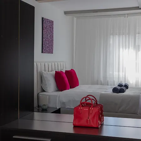 Monero Boutique Iv *